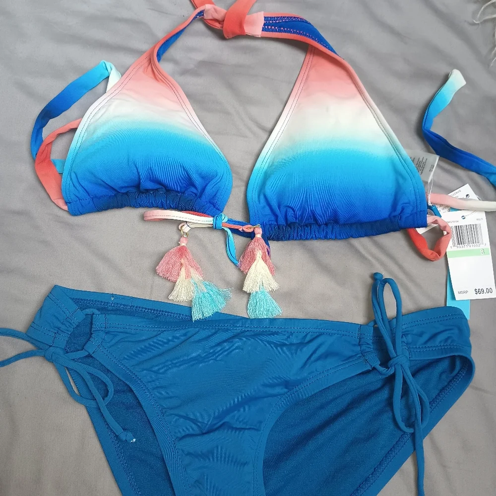 Adorable Bikini - Picture 3 of 3